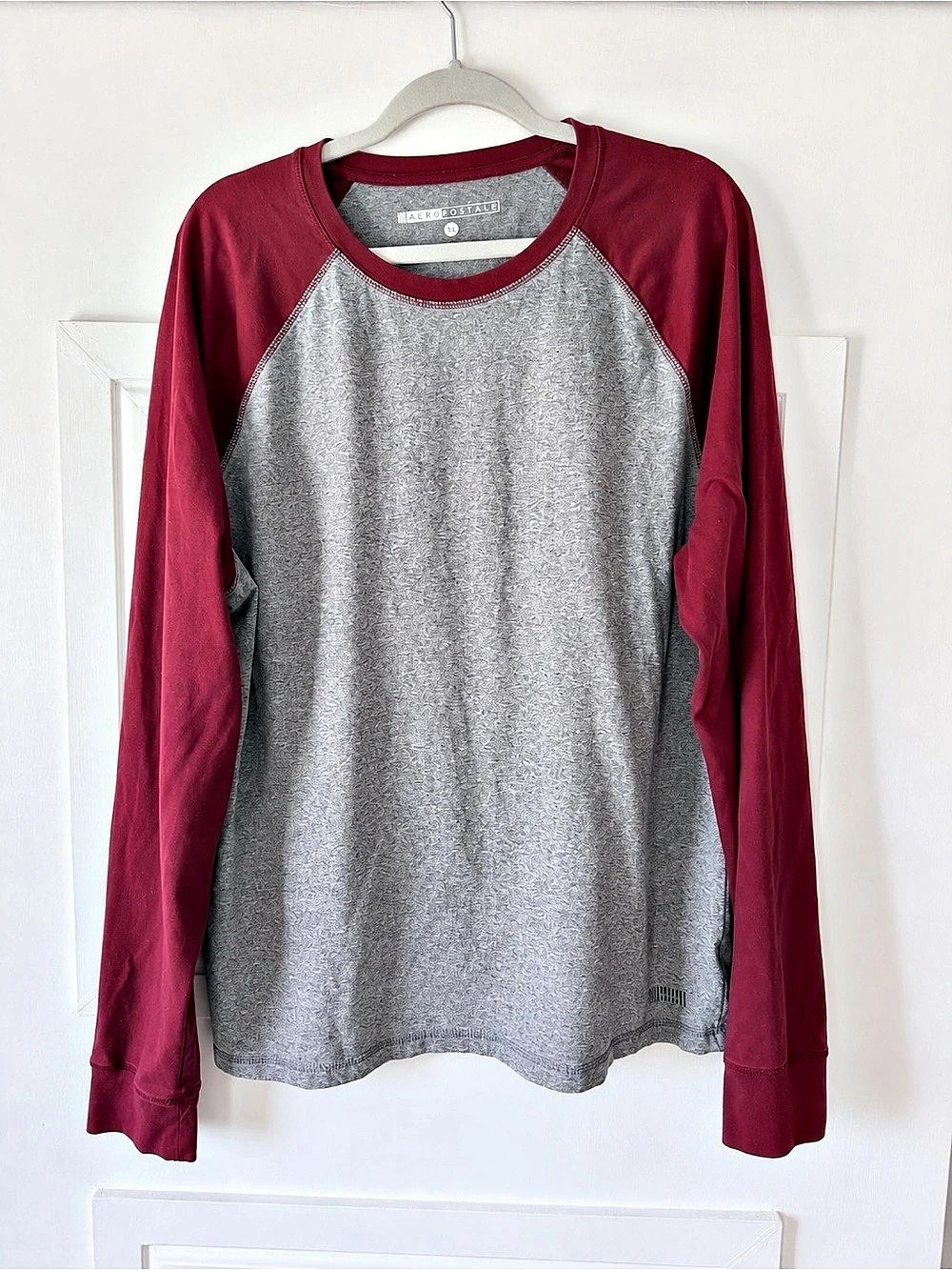 Aéropostale Raglan Long Sleeve Tee in Gray & Burgundy XL Like New